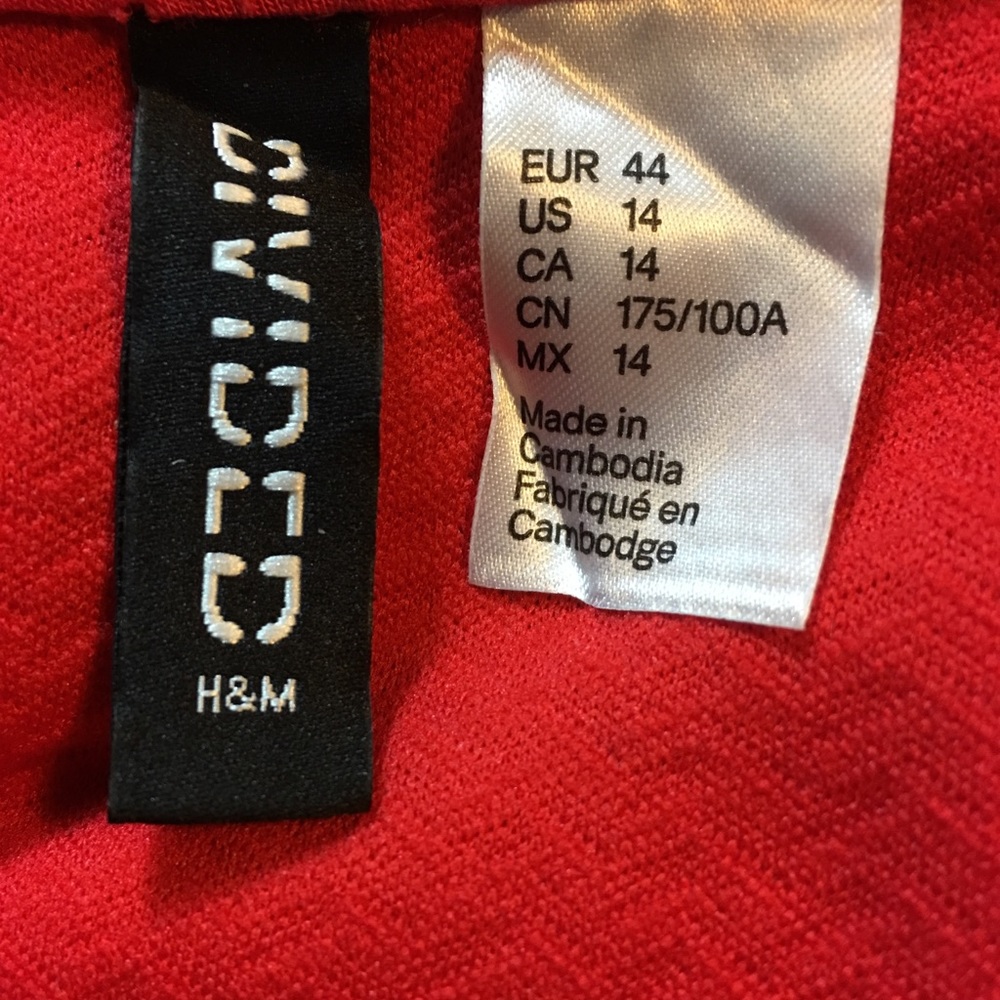 Divided by H & M red textured long sleeve poly - Picture 6 of 7